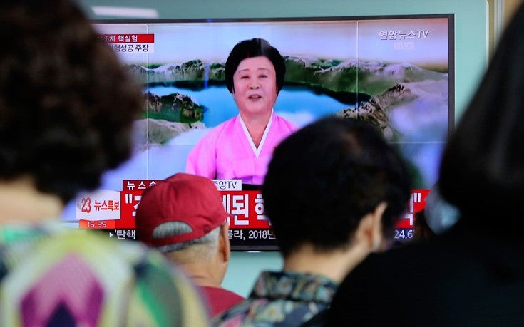 Η κυρία με τα ροζ που αποτελεί τη «φωνή» του Κιμ Γιονγκ Ουν (βίντεο)